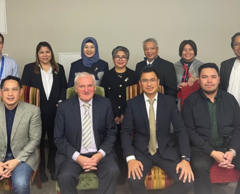 Bertie Ahern with Philippine delegation in Dublin